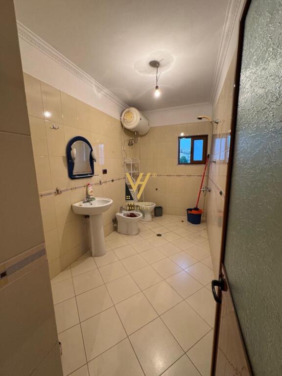 JEPET APARTAMENT 2+1+2BLK ME QERA NE SAUK TE VJETER 40.000 LEKE