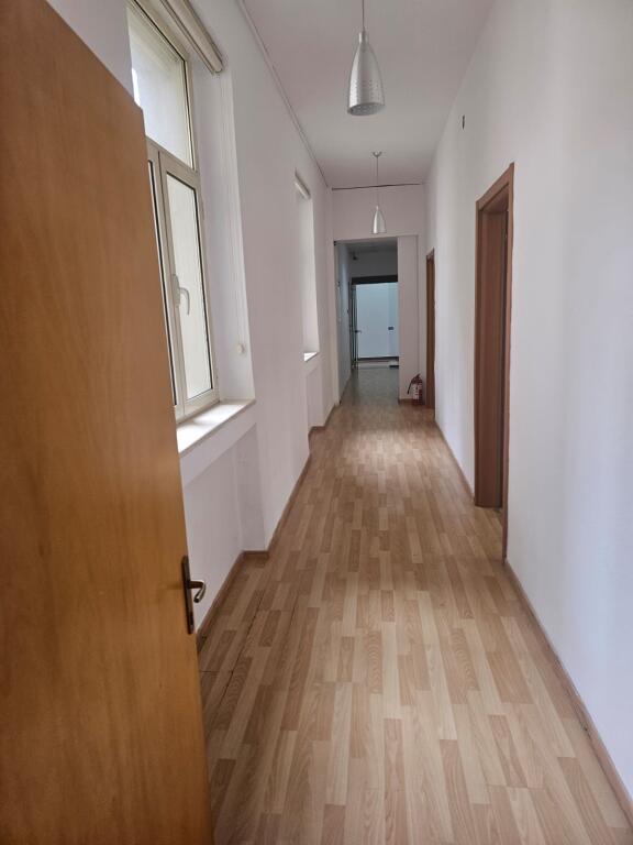 Business unit for rent for office Opposite the Pyramid, near the Twin Towers