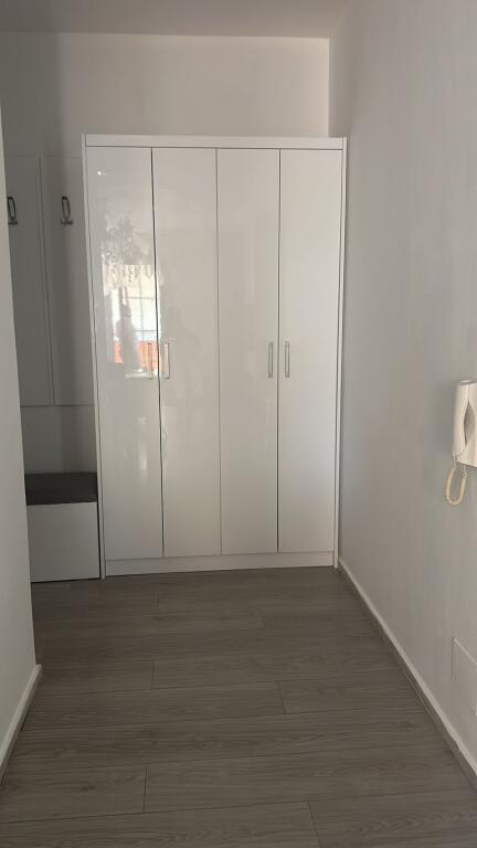 Jepet me qera Apartamenti 2+1+1, prane Vila L 2, Astir
