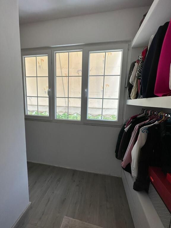 Jepet me qera Apartamenti 2+1+1, prane Vila L 2, Astir