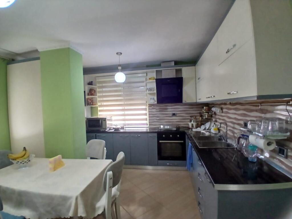 Shitet apartament  2+1+2tualet ne Laprake