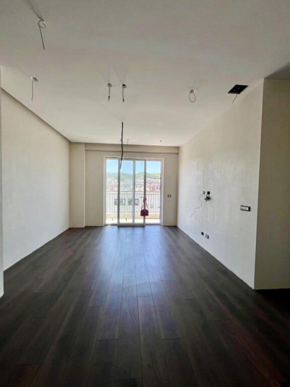 Office for rent 2+1 at the Commune of Paris (ID BZ2655) Tirana