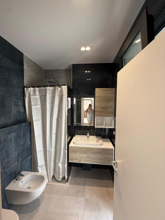 Apartament me qira 2+1 tek Liqeni i thate