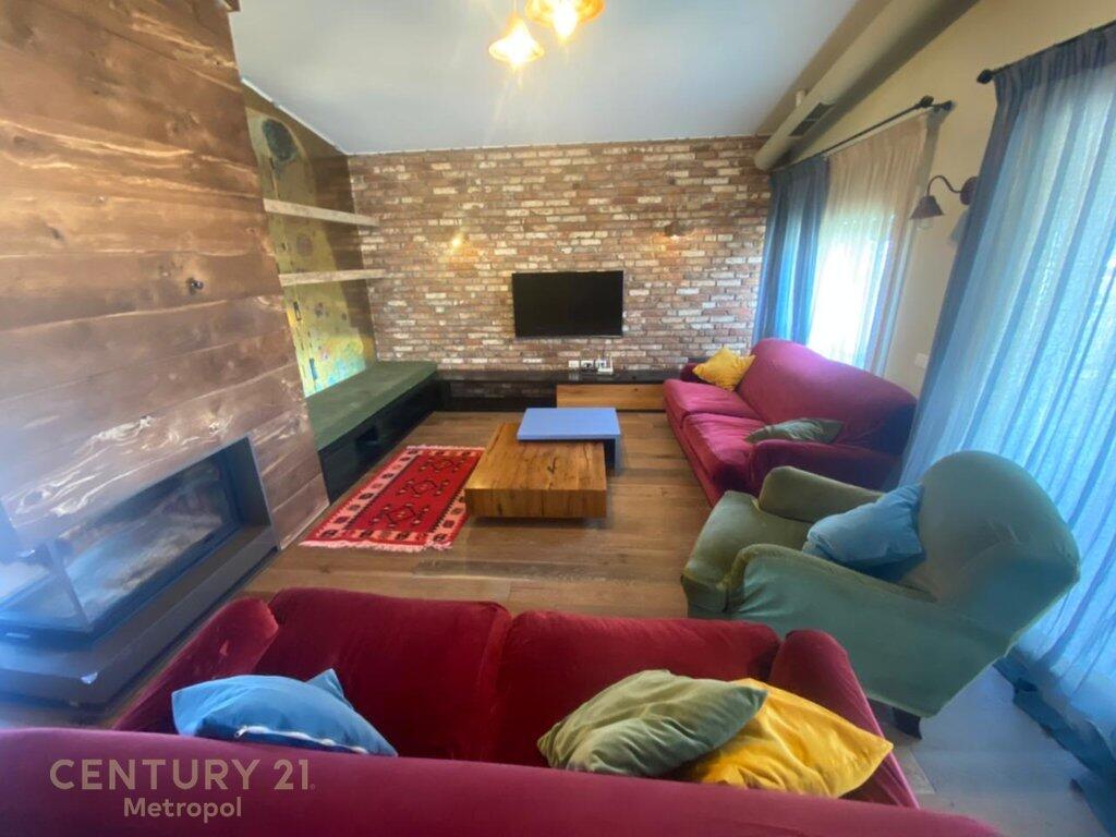 🏡 Villa indipendente con giardino in affitto – Long Hill Residence