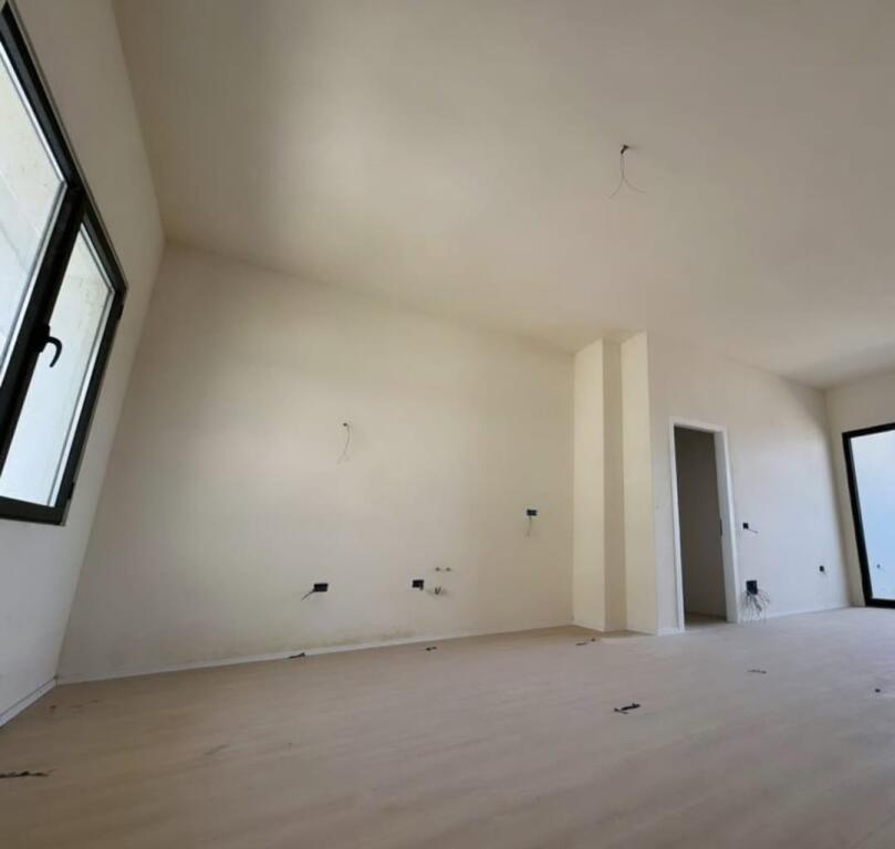 VASIL SHANTO, The most beautiful building in the area, for sale: Apartment 2+1+2 bathrooms