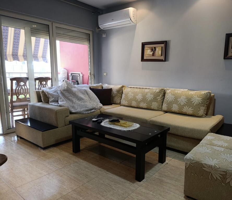 Shitet apartament 2+1 tek Ish Fusha e Aviacionit