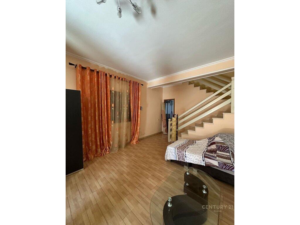 🏡 Villa su 3 piani in vendita a Kodra e Priftit, vicino a Venue