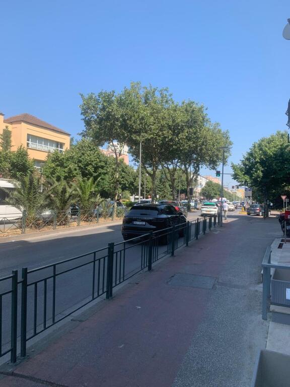 SHOP FOR RENT AT VASIL SHANTO 900 €