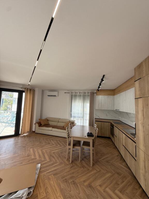 Apartament me qira 2+1 tek Liqeni i thate