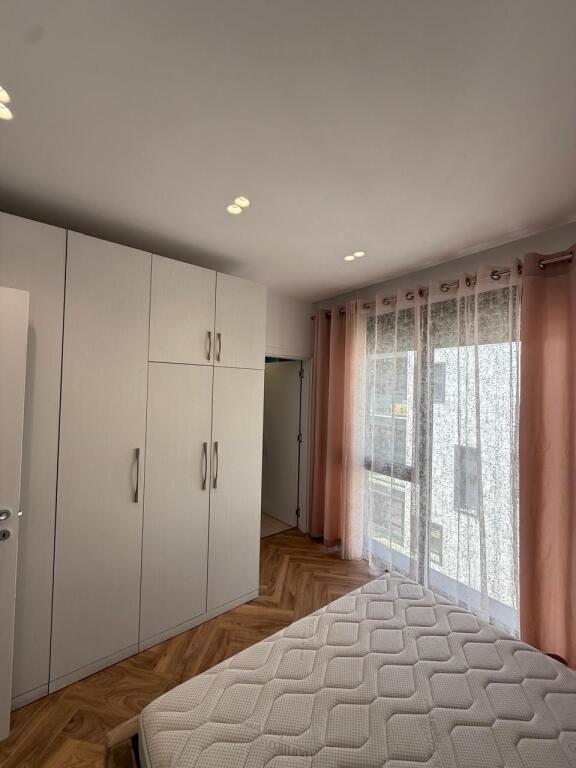 Apartament me qira 2+1 tek Liqeni i thate