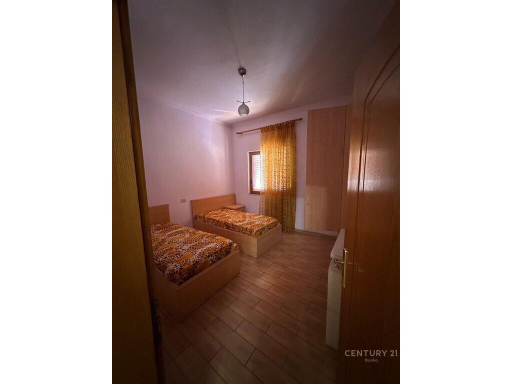 🏡 Villa su 3 piani in vendita a Kodra e Priftit, vicino a Venue