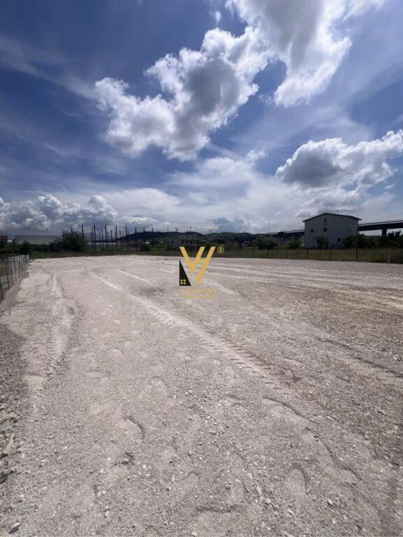 SI AFFITTA TERRENO 2.500 M2 A VORE 1.500 EURO
