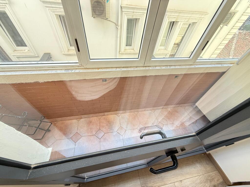 📢 Rent Apartment 3+1+Separate Kitchen 📍 Bogdanëve Street, next to Kavajës Street  💶 Price: 650€/month