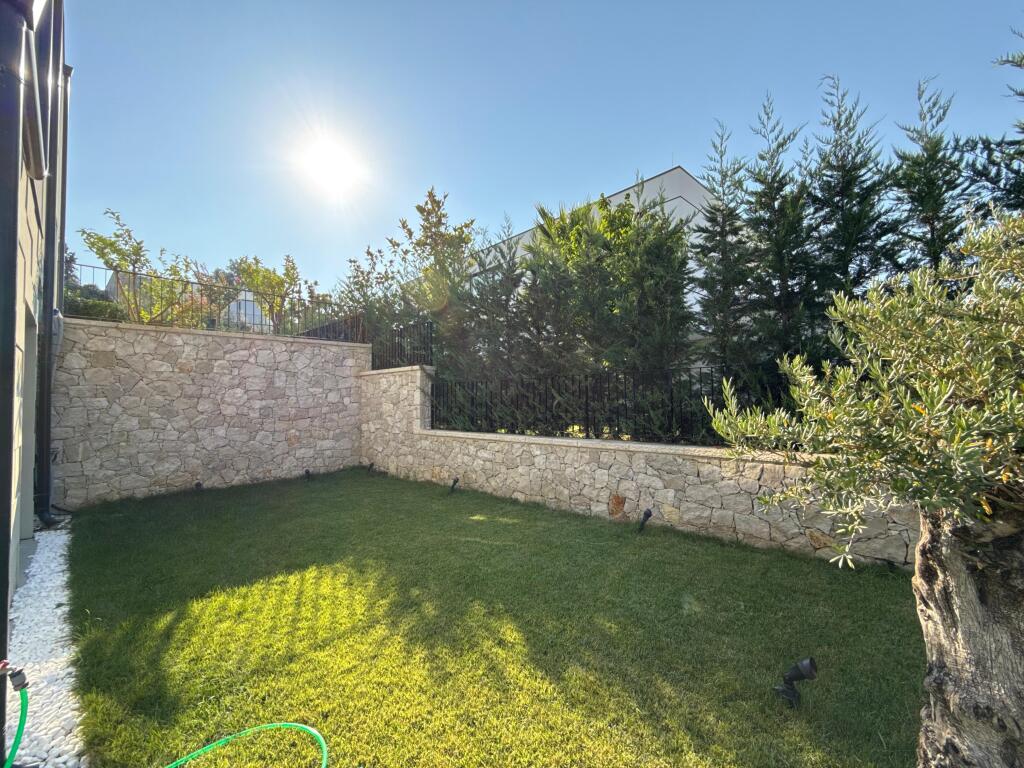 VILLA FOR RENT - DRY LAKE