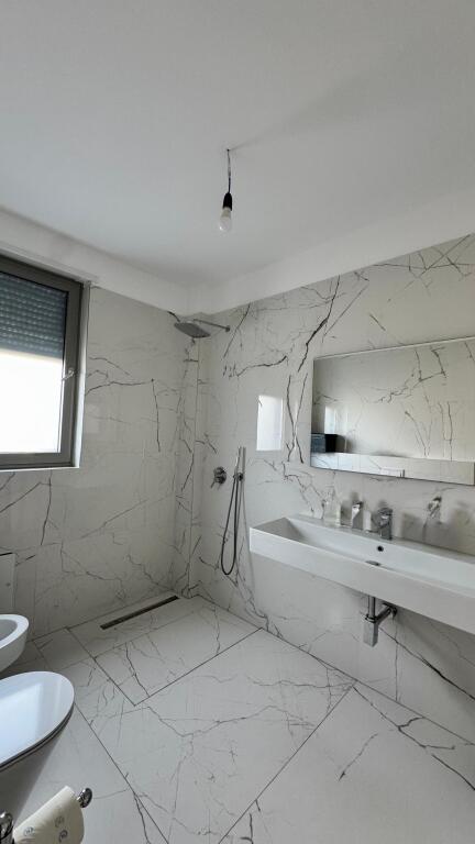 BUSINESS PREMISES FOR RENT 166 M2 KAVAJES ROAD 2,200 EURO