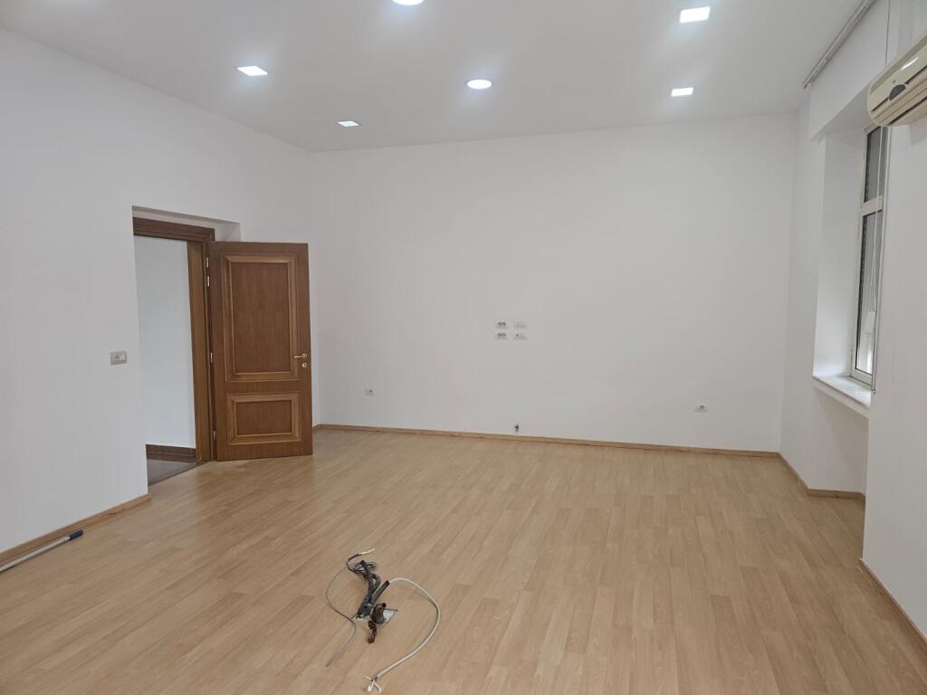 Business unit for rent for office Opposite the Pyramid, near the Twin Towers