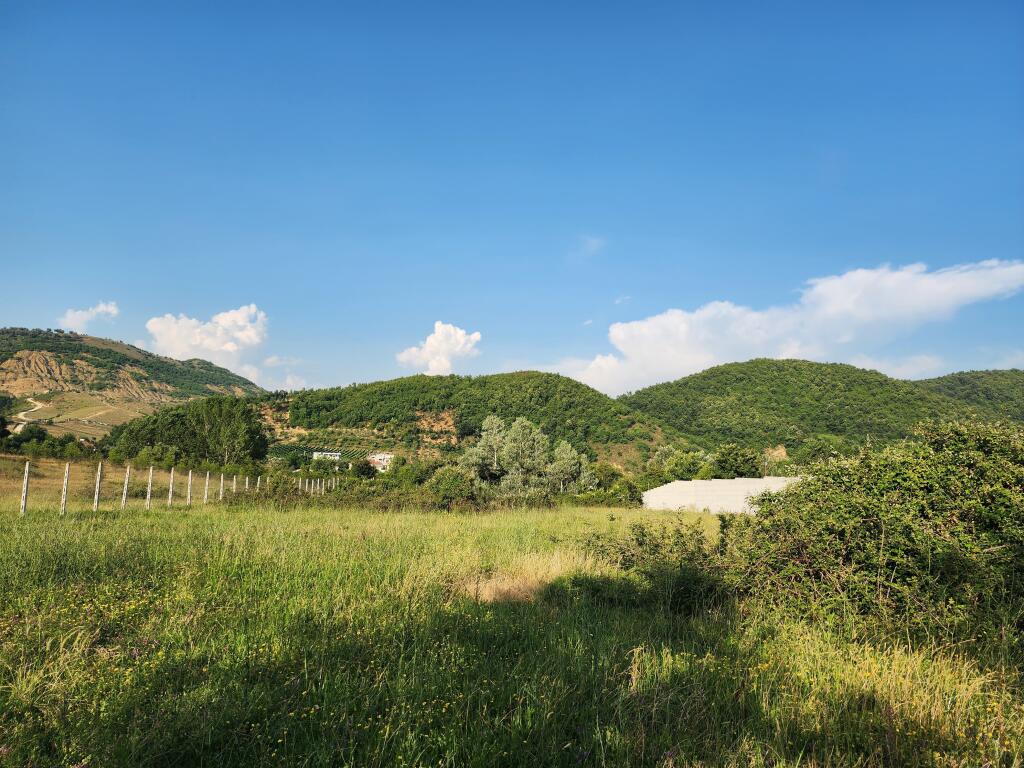 🟤 Shitet Tokë 4000m² Vishnje - Femra 100 📍) 265,000€ - Vendodhje Strategjike 🟢