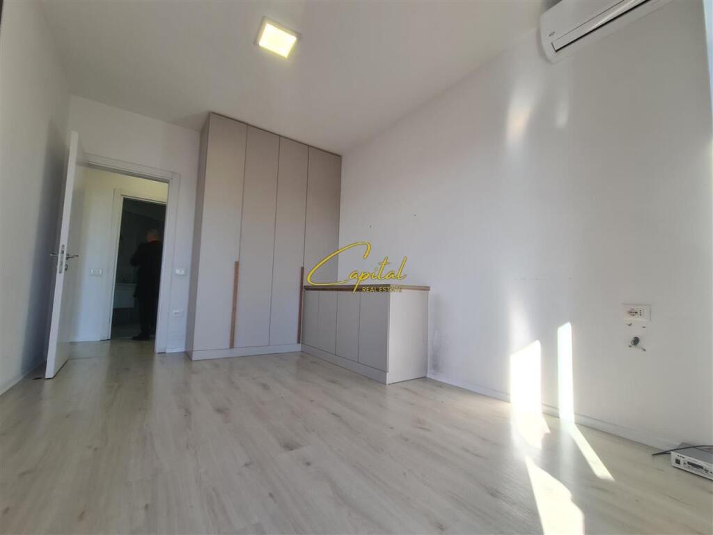 ZYRE ME QERA 120 M2 FARMACIA 10 620 EURO