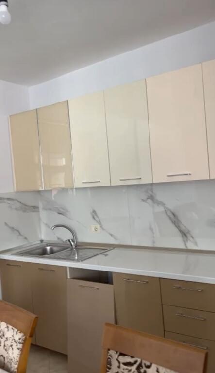 Apartament 2+1 me qera , kati 6 ne Fresk