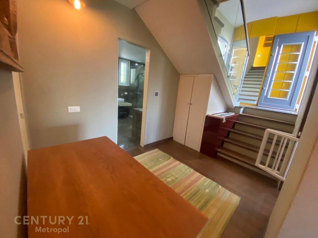 🏡 Villa indipendente con giardino in affitto – Long Hill Residence