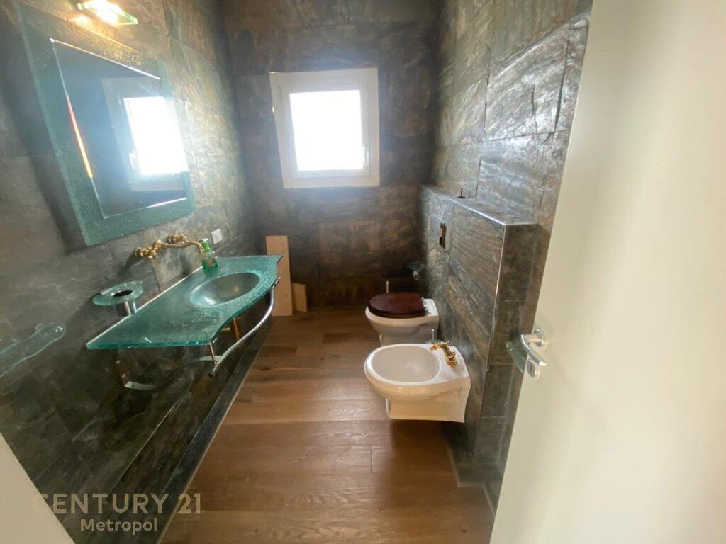 🏡 Villa indipendente con giardino in affitto – Long Hill Residence