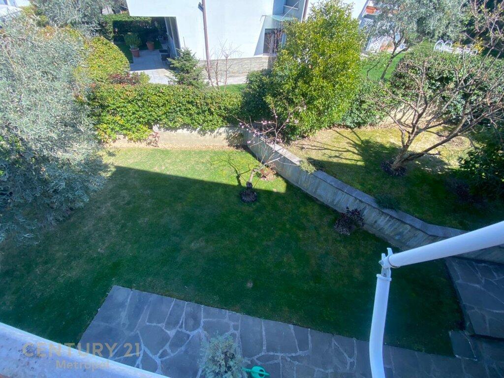 🏡 Villa indipendente con giardino in affitto – Long Hill Residence