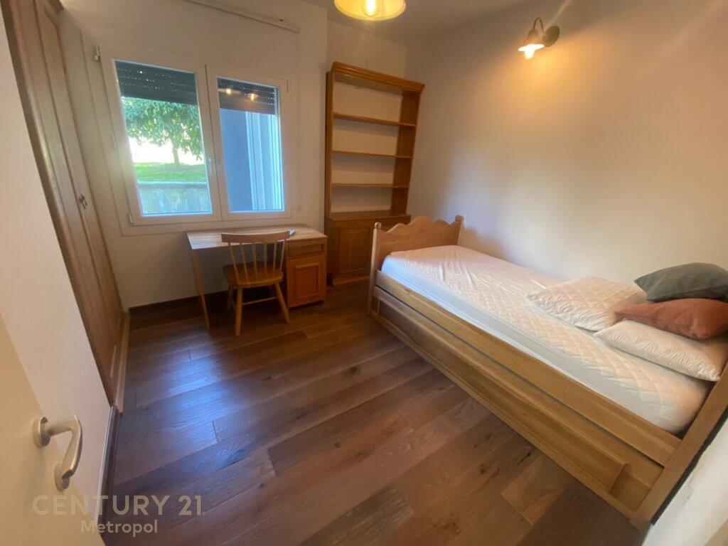 🏡 Villa indipendente con giardino in affitto – Long Hill Residence
