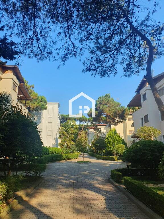 IN VENDITA: VILLA 3 PIANI / ZONA: QERRET / RESORT MAREA