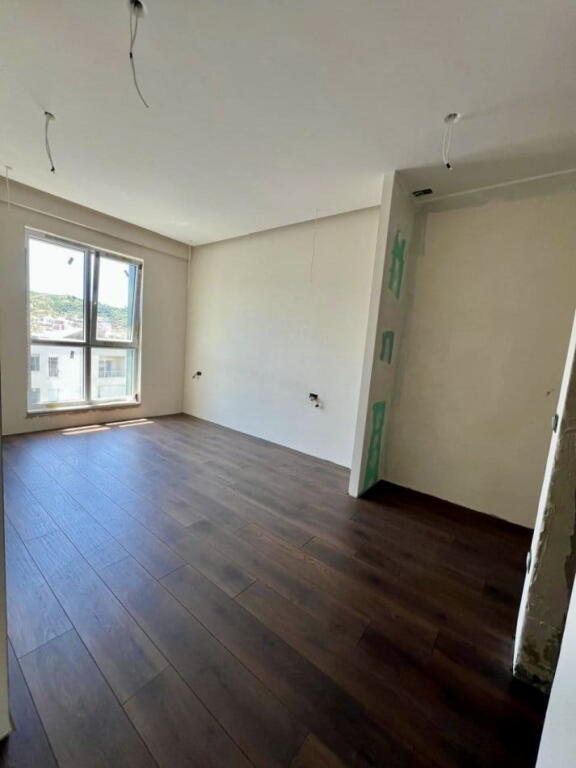 Office for rent 2+1 at the Commune of Paris (ID BZ2655) Tirana
