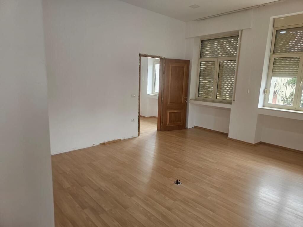 Business unit for rent for office Opposite the Pyramid, near the Twin Towers