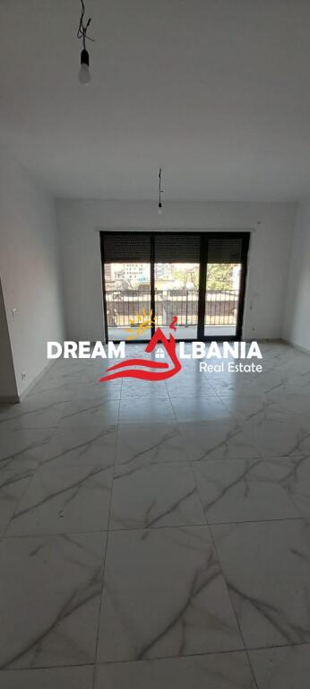 Ambient Biznesi/Zyre me Qera ne Myslym Shyr, prane Gjykates ne Tirane (ID 42611331)