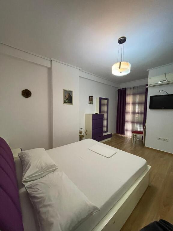 Jepet me Qera Super 2+1 ne Astir , Afer Bohemit
