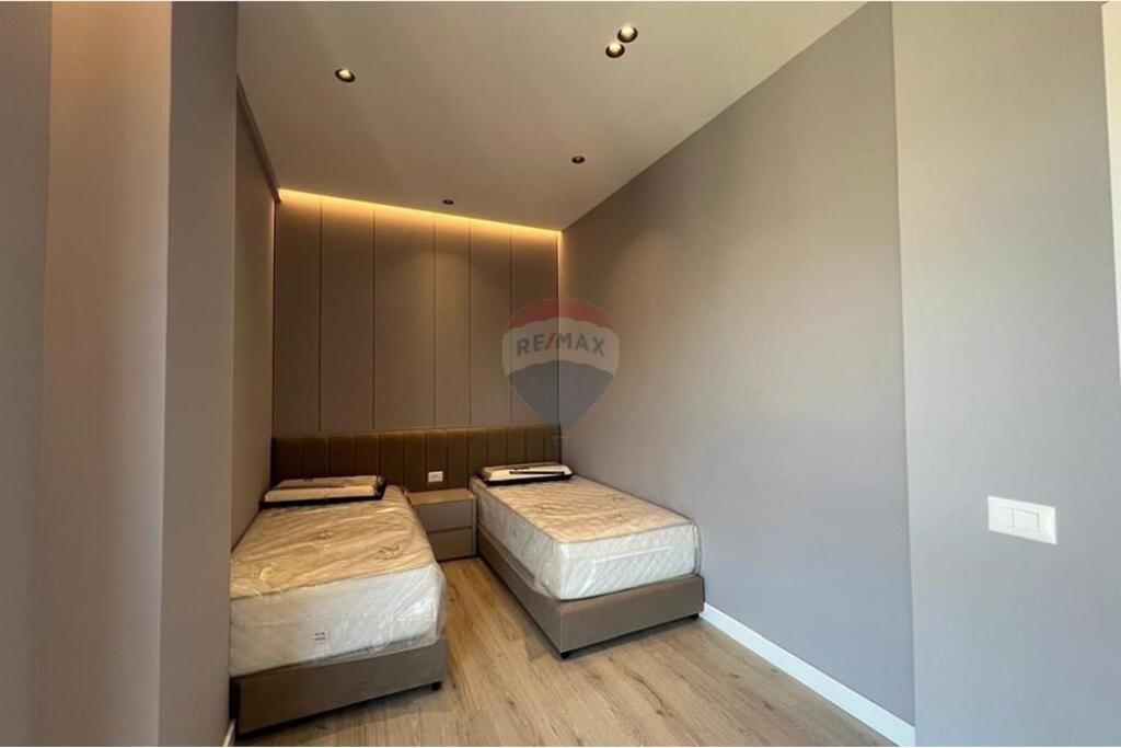 Apartament 2+1+2 per qira tek Pazari i Ri!