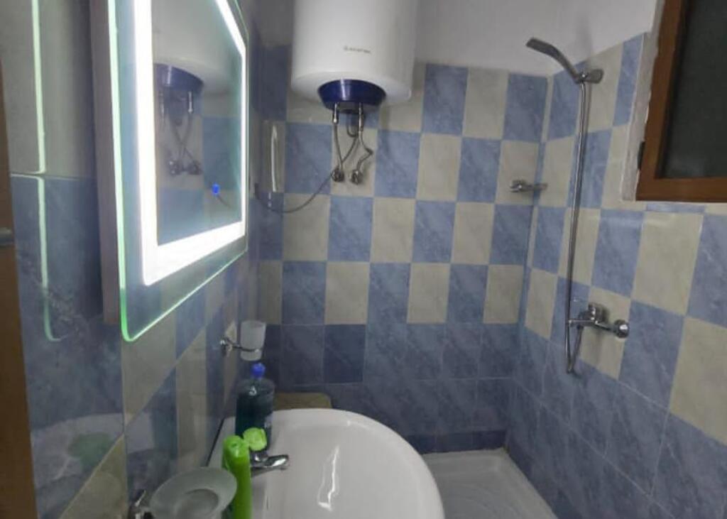 JEPET ME QIRA APARTAMENT 2+1 te 5 Maji, pranë Qendrës Condor