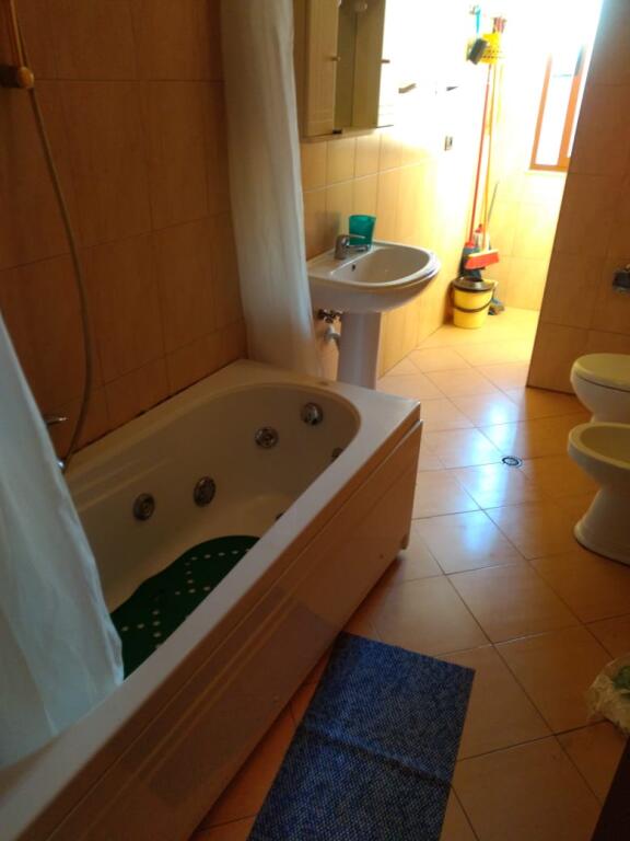 Apartament me qera 2+1 prane Shkolles se Baletit (ID B220641) tirane