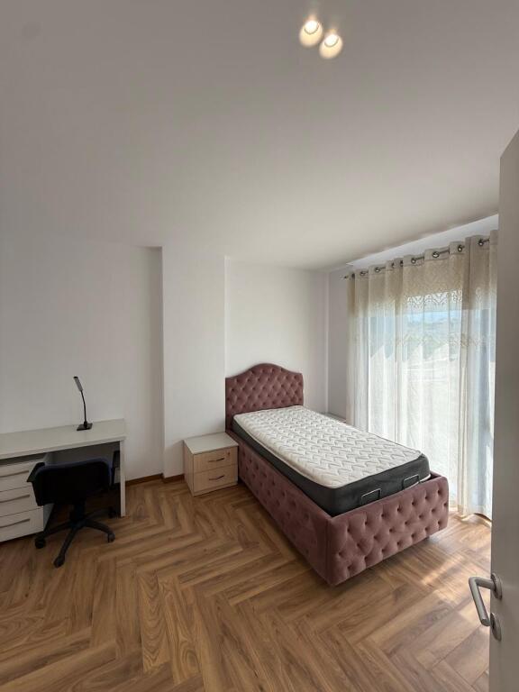 Apartament me qira 2+1 tek Liqeni i thate