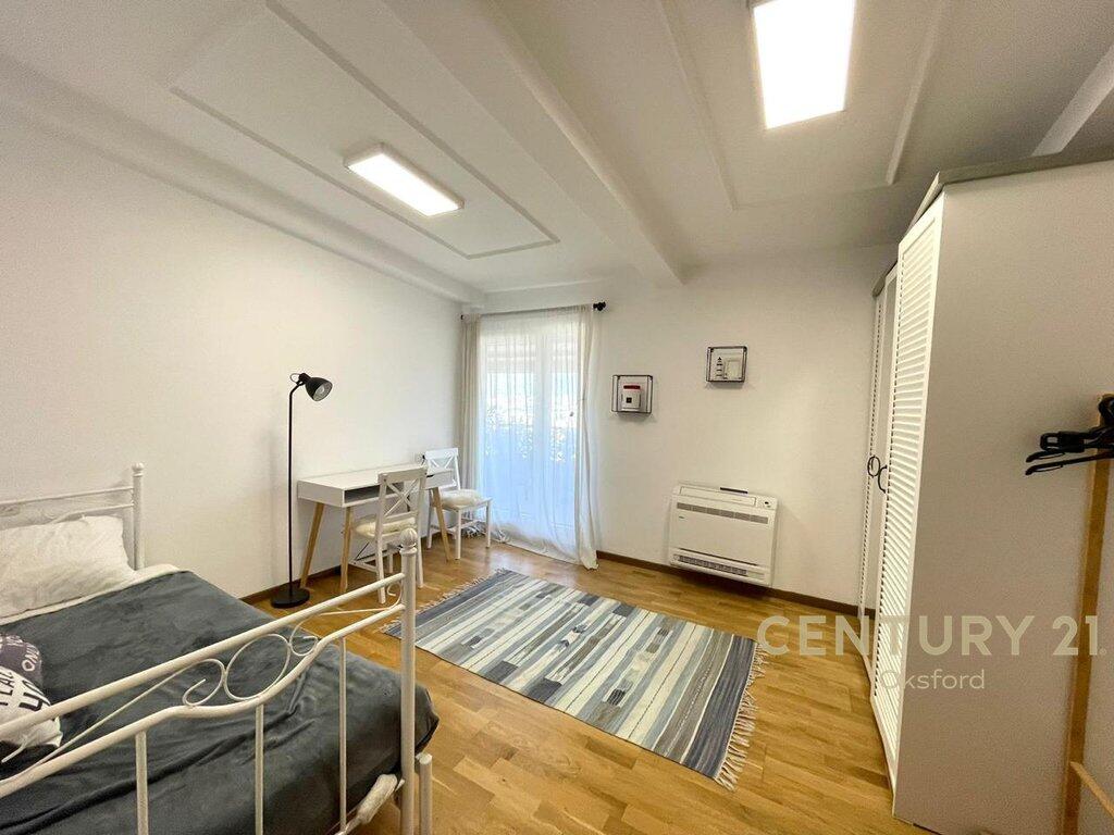 🏡 Appartamento 2+1+2 con Veranda e 2 Posti Auto in Vendita – Vicino al Giardino Zoologico/Botanico, Tirana