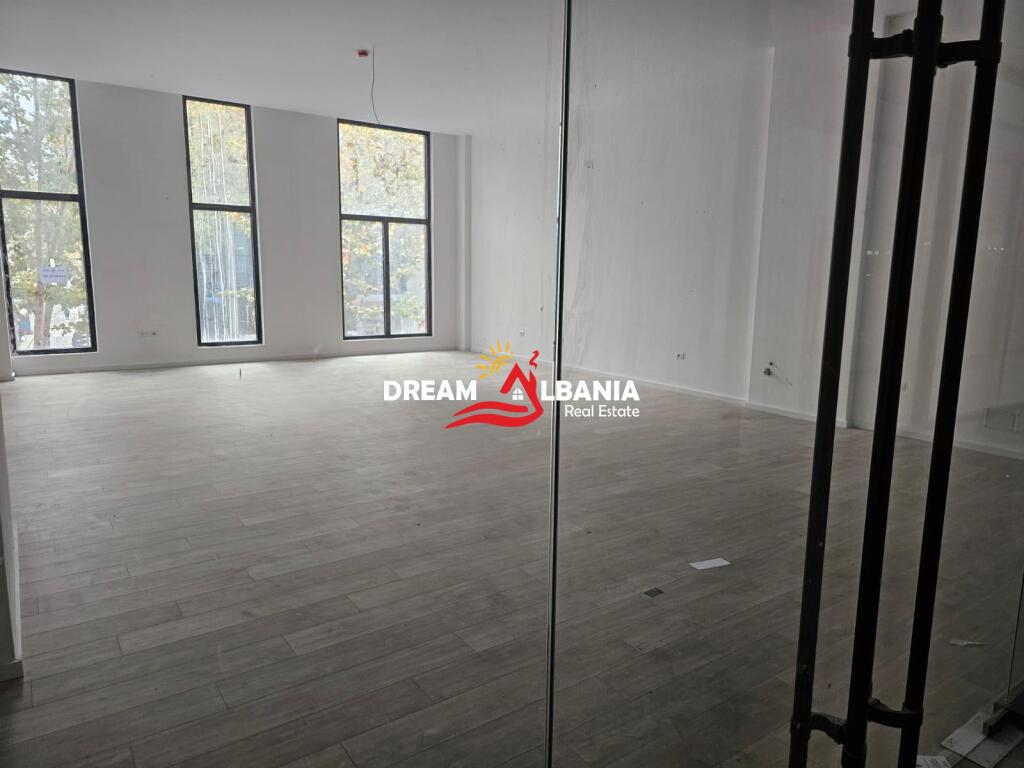 Commercial Space/Shop for rent on Kavaja street at Garden Building (ID 42711038)