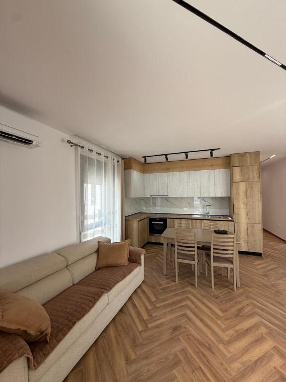 Apartament me qira 2+1 tek Liqeni i thate