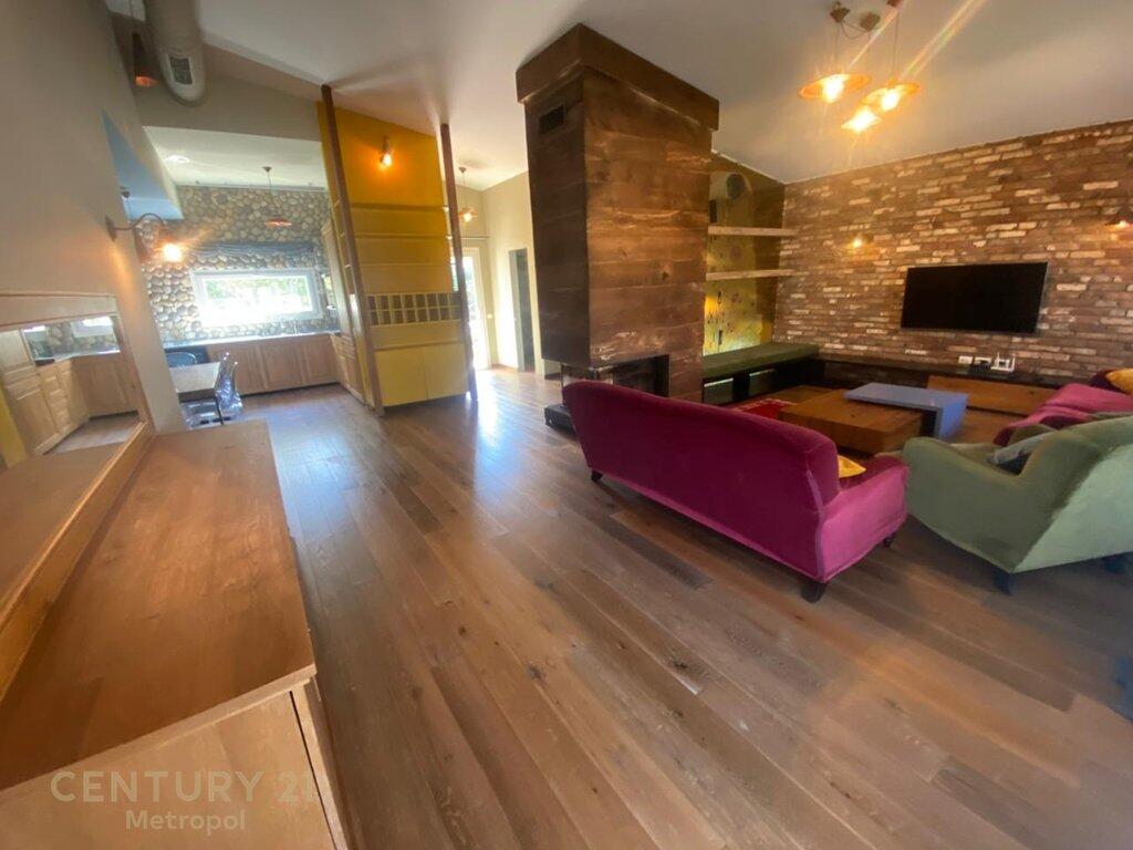 🏡 Villa indipendente con giardino in affitto – Long Hill Residence