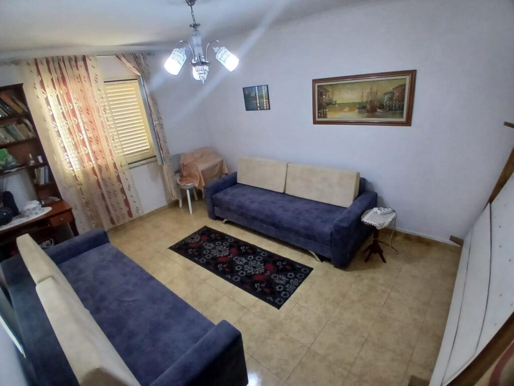 Shitet apartament  2+1+2tualet ne Laprake
