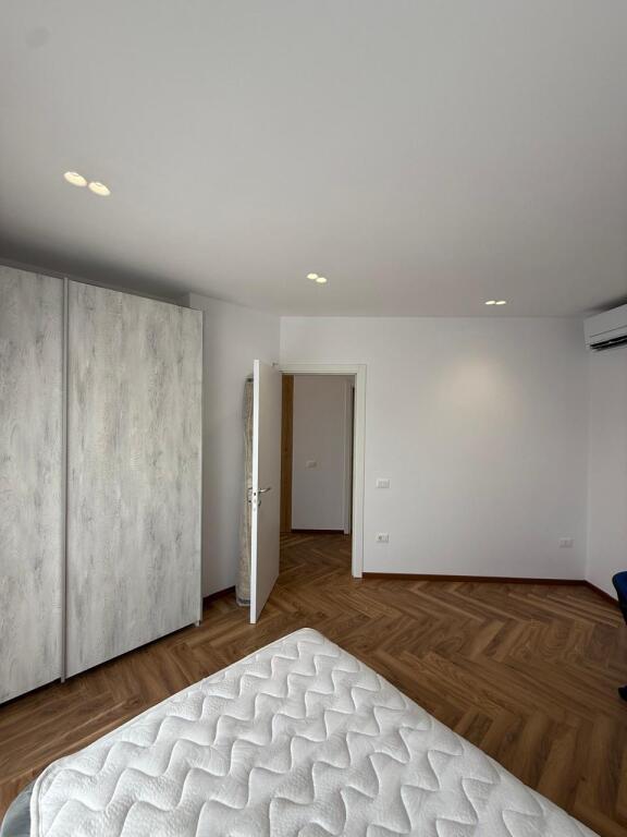 Apartament me qira 2+1 tek Liqeni i thate
