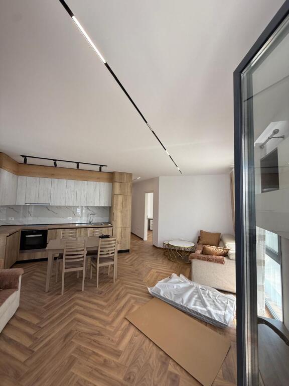 Apartament me qira 2+1 tek Liqeni i thate