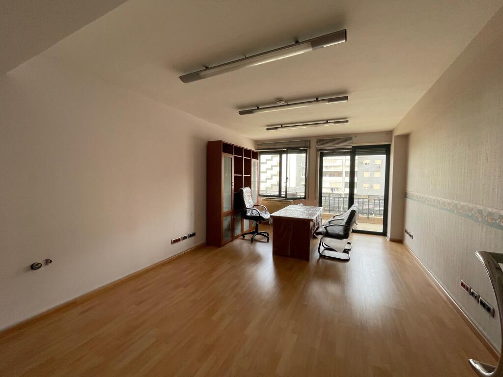 AMBIENT KLINIKE ME QERA PRANE KOMUNES PARISIT