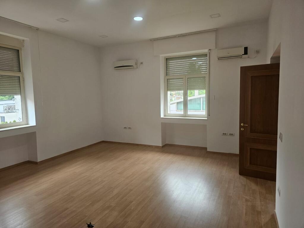 Business unit for rent for office Opposite the Pyramid, near the Twin Towers