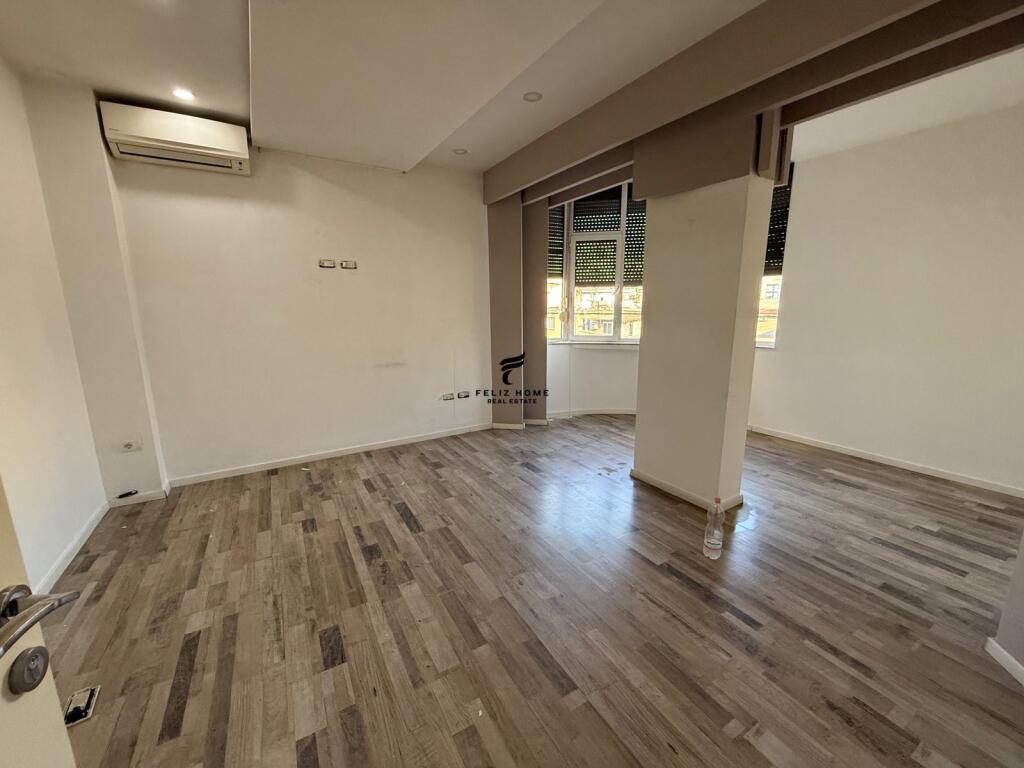 OFFICE FOR RENT 120 M2 WILLSON SQUARE 1400 EURO