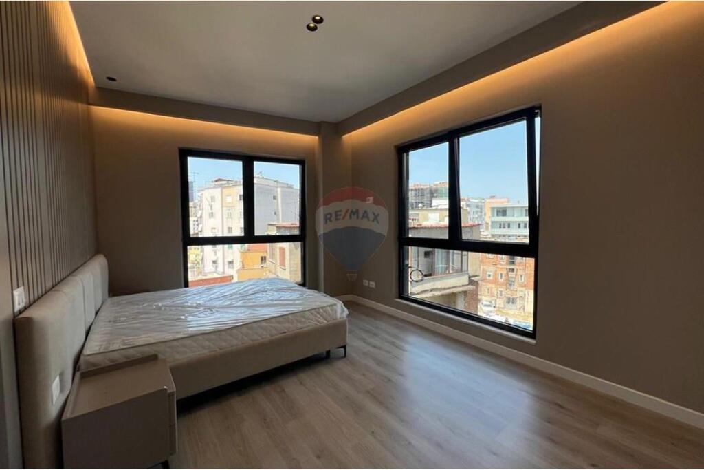 Apartament 2+1+2 per qira tek Pazari i Ri!