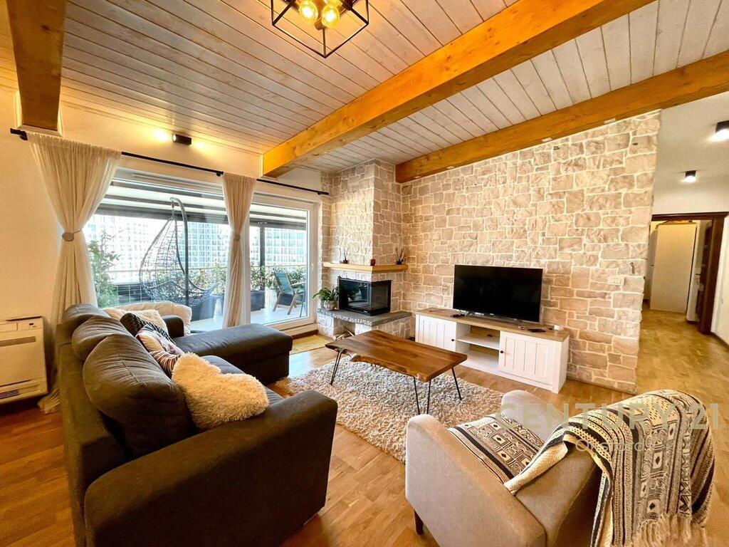 🏡 Appartamento 2+1+2 con Veranda e 2 Posti Auto in Vendita – Vicino al Giardino Zoologico/Botanico, Tirana