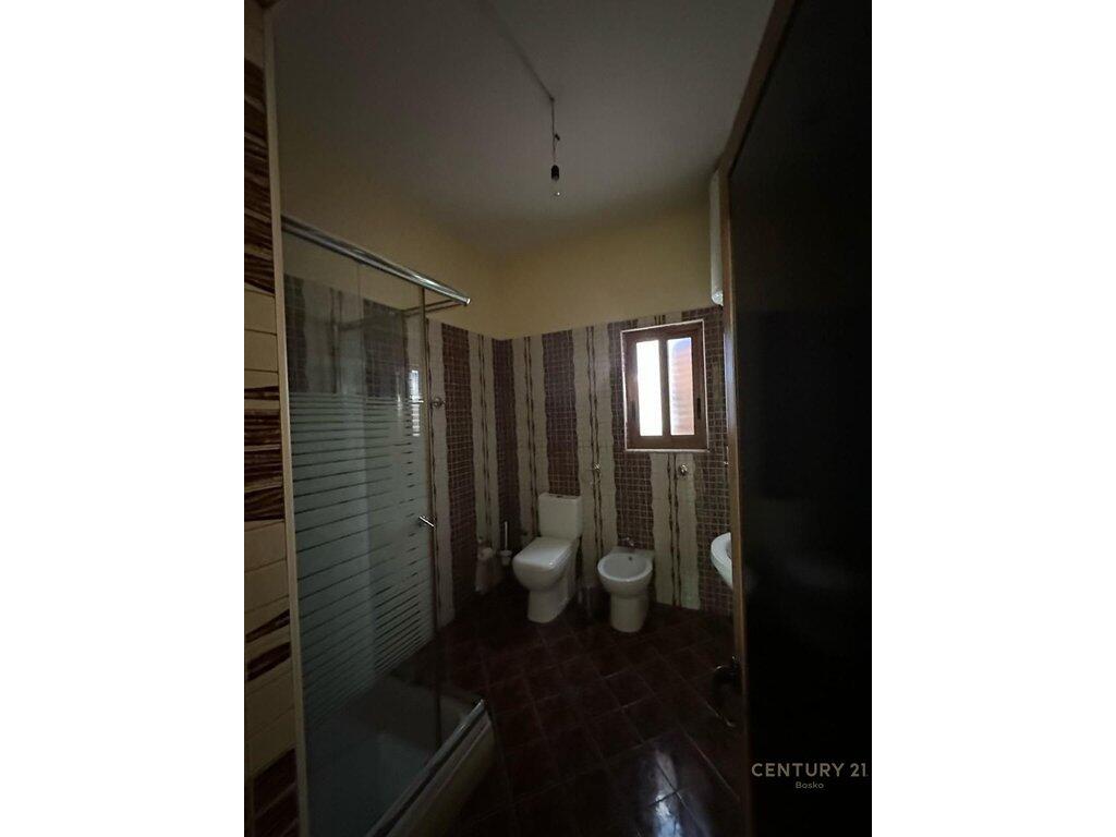 🏡 Villa su 3 piani in vendita a Kodra e Priftit, vicino a Venue