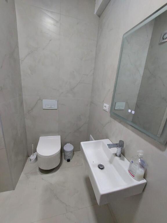 🚪Apartment 1+1 for rent 📍 Address: Fresku Rezidenca OXA  💶 Price 42,000 leke per month